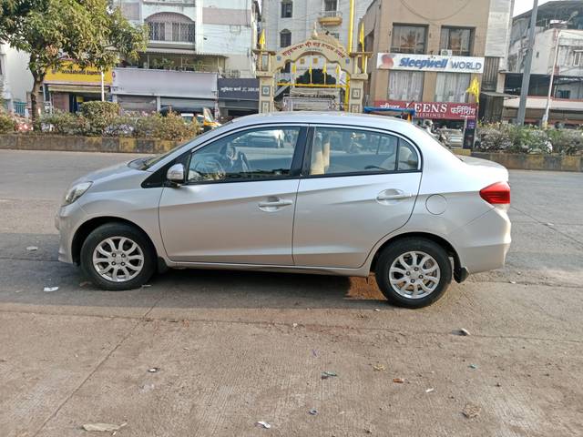 https://images10.gaadi.com/usedcar_image/4255417/original/processed_f13f3331608b764278ebee3f3b97a5a7.jpg?imwidth=6402