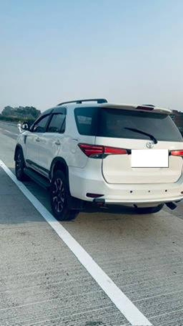 Second-hand 2009 Toyota Fortuner 3.0 Diesel for sale in Varanasi-10