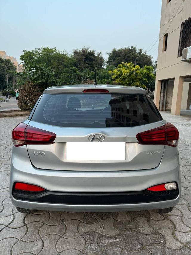 https://images10.gaadi.com/usedcar_image/4255747/original/processed_0784839134b9f28221b434ae07a3a51f.jpg?imwidth=6401