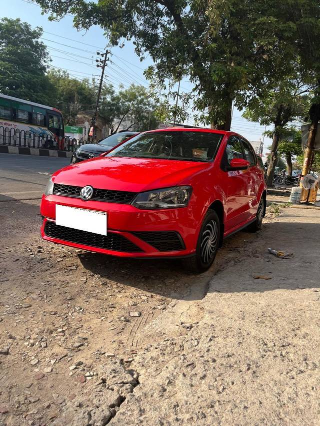 https://images10.gaadi.com/usedcar_image/4255771/original/processed_fd8fc87b9349c312457c971ca1d6832f.jpg?imwidth=6400