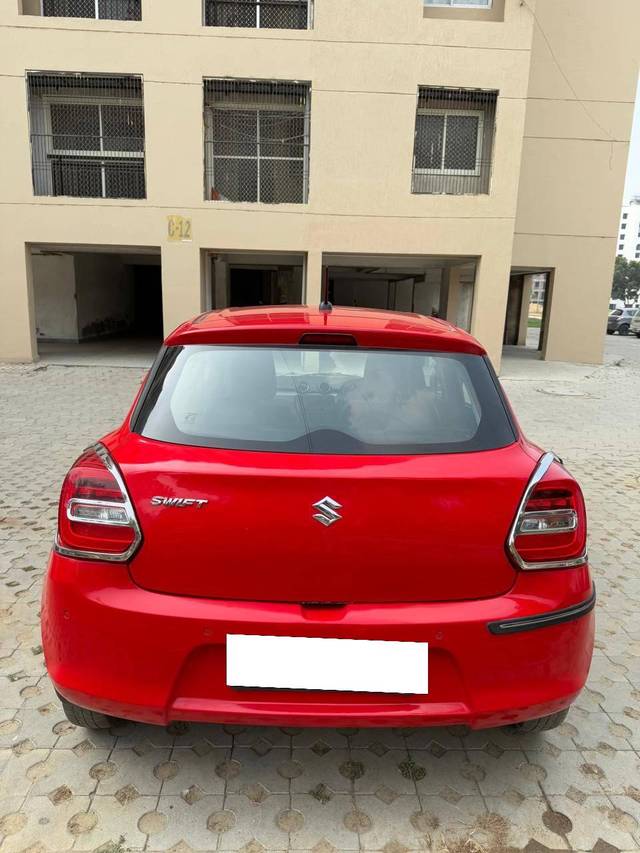 https://images10.gaadi.com/usedcar_image/4255827/original/processed_d614e95ca5a3558c79e1acef6a742576.jpg?imwidth=6402