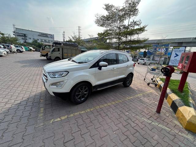 https://images10.gaadi.com/usedcar_image/4255862/original/processed_d135162682f004aab7d47fbb407b8685.jpg?imwidth=6400