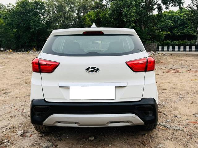 https://images10.gaadi.com/usedcar_image/4255900/original/processed_6e0a76049fa8144142b17a74ab184652.jpg?imwidth=6402