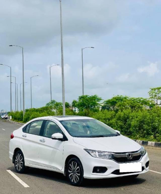 https://images10.gaadi.com/usedcar_image/4255915/original/processed_6e03505d-eb69-48d7-862e-e789d114d33d.jpeg?imwidth=6400