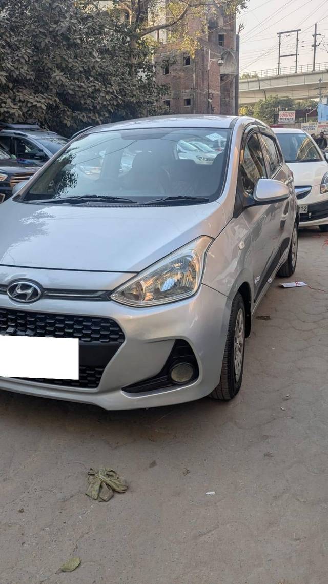 https://images10.gaadi.com/usedcar_image/4255931/original/processed_6bace40c622870837a1aa6bcaf674360.jpg?imwidth=6402