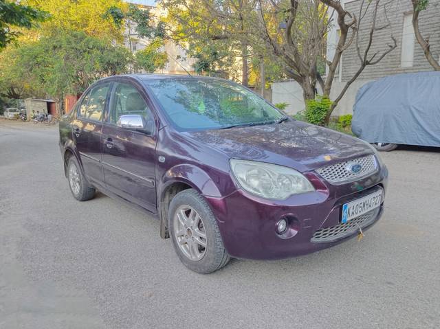 https://images10.gaadi.com/usedcar_image/4255932/original/c0a97f1f5da1df315eb3812967098d10.jpg?imwidth=6400