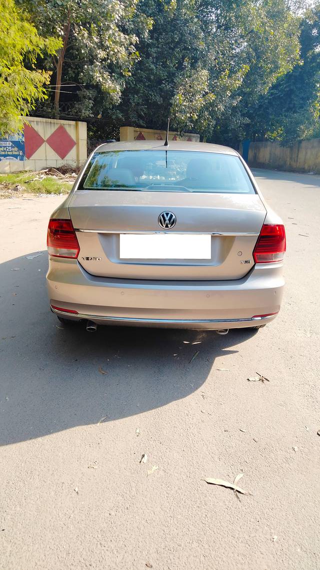 https://images10.gaadi.com/usedcar_image/4255958/original/processed_37759acc697aa50b97083a1a1a7b37e6.jpg?imwidth=6402