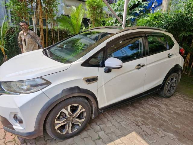 https://images10.gaadi.com/usedcar_image/4255975/original/ae27ddc443cc37f8a19338c0a49e86a0.jpeg?imwidth=6402