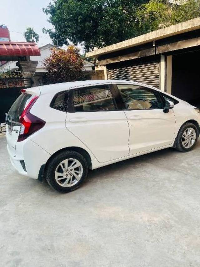 https://images10.gaadi.com/usedcar_image/4256083/original/processed_c65e1228-0b25-473f-9b0d-7452c9c91a5d.jpeg?imwidth=6401