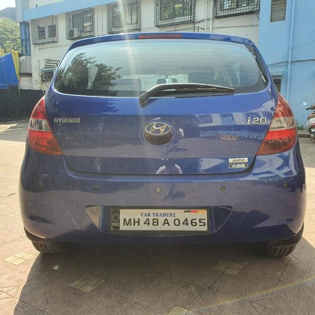 https://images10.gaadi.com/usedcar_image/4256111/original/processed_bea12b7fb7aa2d43d8f6eeb2425cc98b.jpg?imwidth=6402