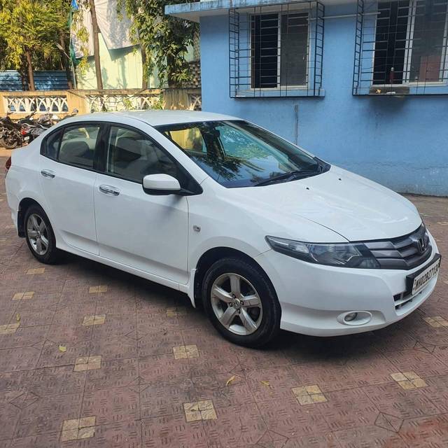 https://images10.gaadi.com/usedcar_image/4256119/original/processed_c09faa04b50b6802cb2123b032e7732f.jpg?imwidth=6400