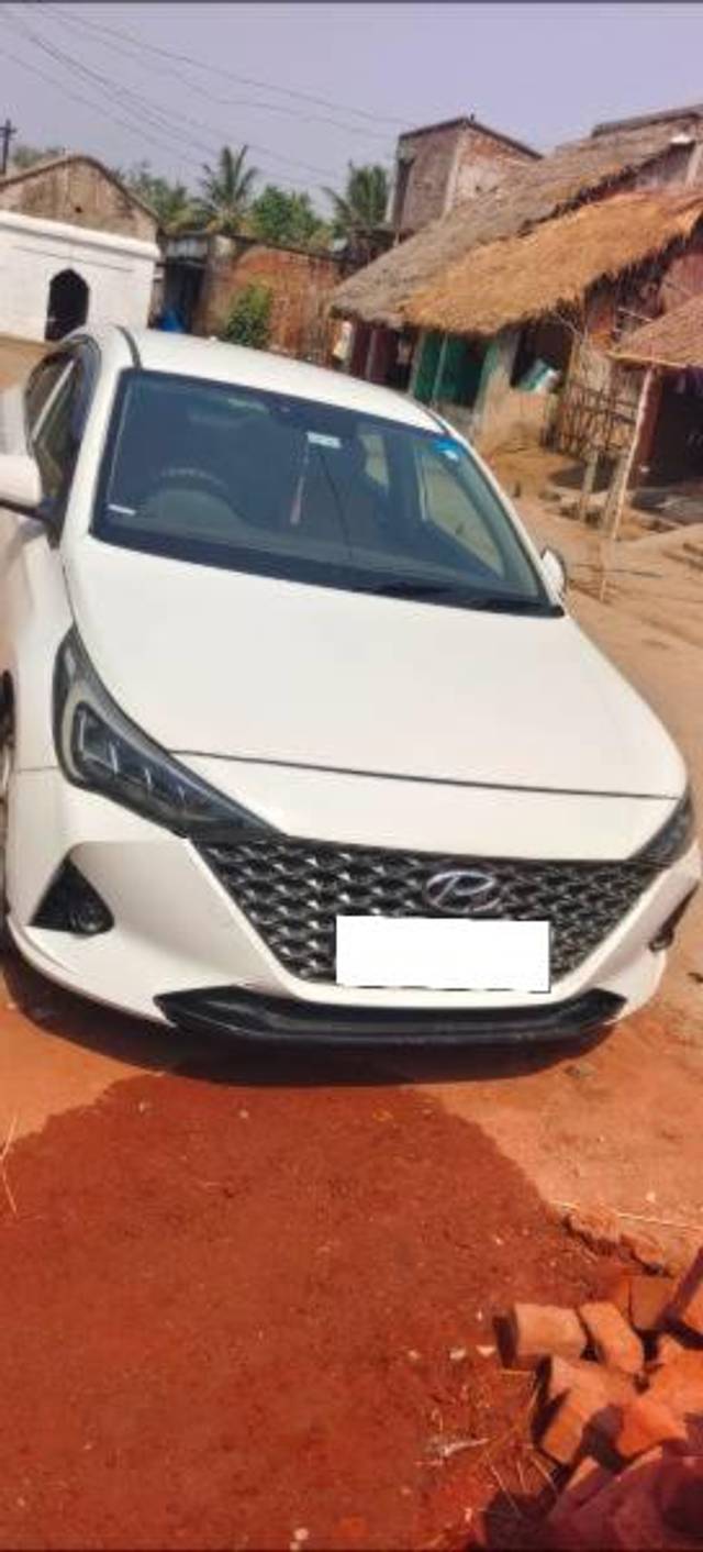 https://images10.gaadi.com/usedcar_image/4256241/original/processed_d352f1f0-fb2e-4958-8dfe-aa9c83d229ba.jpg?imwidth=6400