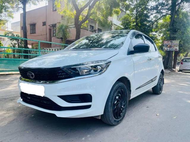 https://images10.gaadi.com/usedcar_image/4256261/original/processed_70c76597-20b1-497f-a037-c56b41a914ff.jpg?imwidth=6402