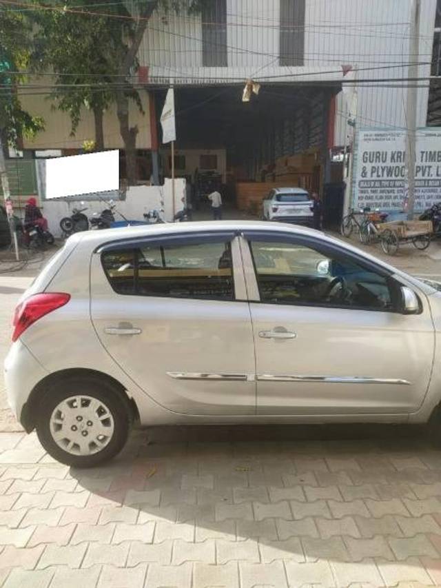 https://images10.gaadi.com/usedcar_image/4256374/original/processed_5087c08e-b167-458a-b15b-d286a0a2c32c.jpg?imwidth=6401