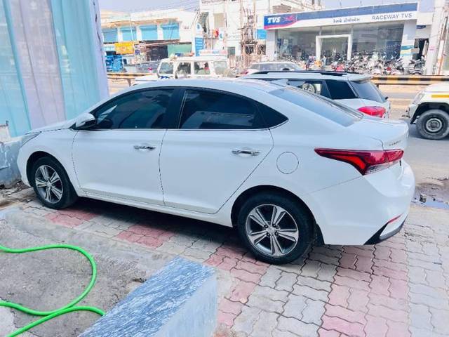 https://images10.gaadi.com/usedcar_image/4256442/original/processed_87f22db1-cecf-4162-aef1-94836e216ea9.jpg?imwidth=6400