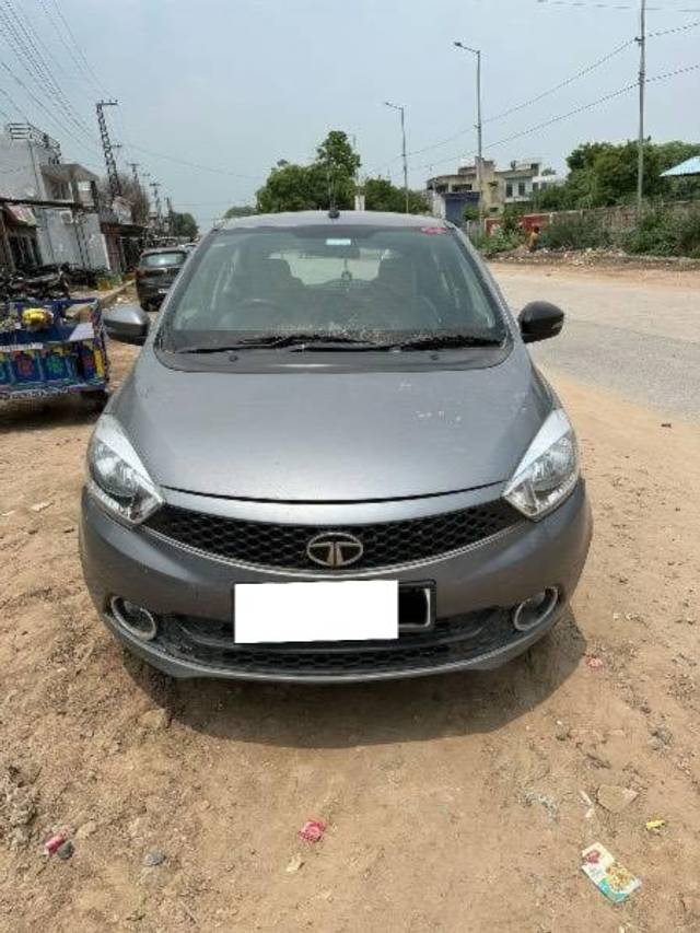 https://images10.gaadi.com/usedcar_image/4256471/original/processed_4824d838-f0eb-4843-99ae-61a55a77e08e.jpg?imwidth=6400