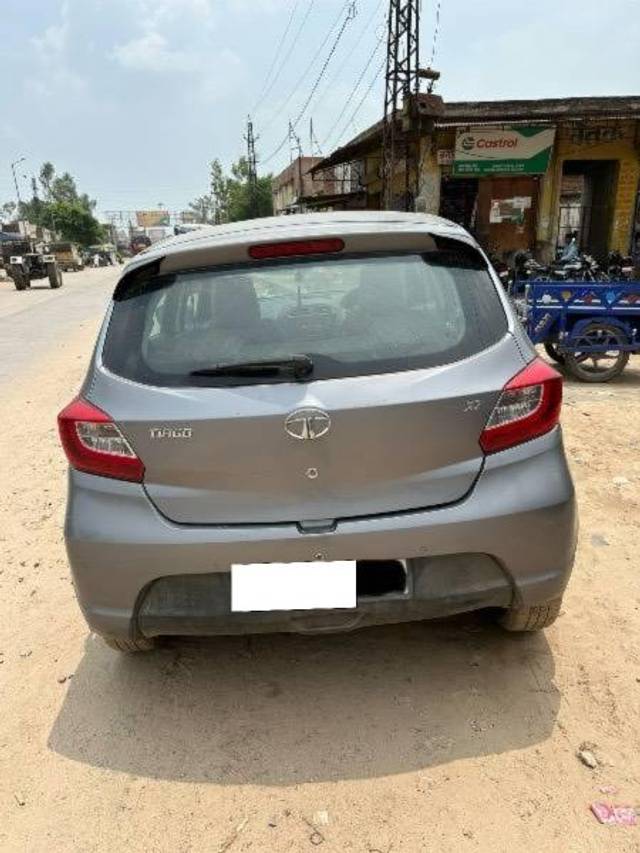 https://images10.gaadi.com/usedcar_image/4256471/original/processed_742edae6-2075-44ee-8143-d6ca08811293.jpg?imwidth=6401