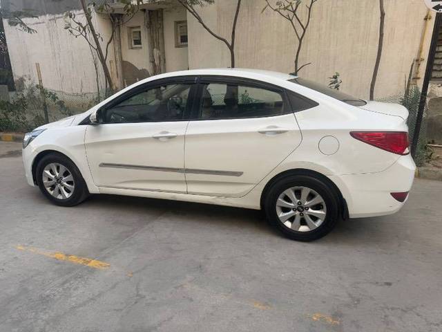 https://images10.gaadi.com/usedcar_image/4256513/original/638eb81180d0295e7cdd81598e6a96e4.jpg?imwidth=6402