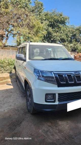 Mahindra TUV 300 Mahindra TUV 300 T10 BSIV