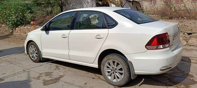 https://images10.gaadi.com/usedcar_image/4256549/original/1e53fbed7f5609e5d3d478b94ed18597.jpg?imwidth=6402