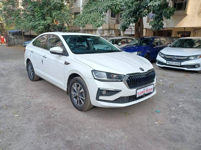 https://images10.gaadi.com/usedcar_image/4256621/original/processed_8604817fc96684af8405d9b5cb2a22bc.jpeg?imwidth=6401