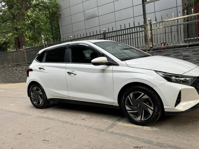 https://images10.gaadi.com/usedcar_image/4256692/original/processed_e91c94b1a534c96e5996973807d04499.jpg?imwidth=6400