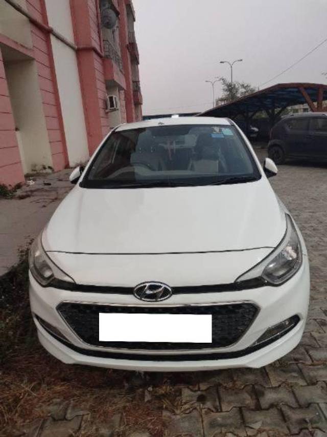 https://images10.gaadi.com/usedcar_image/4256773/original/processed_409a0102-cb40-4fc5-be2b-379b61bc4465.jpg?imwidth=6402