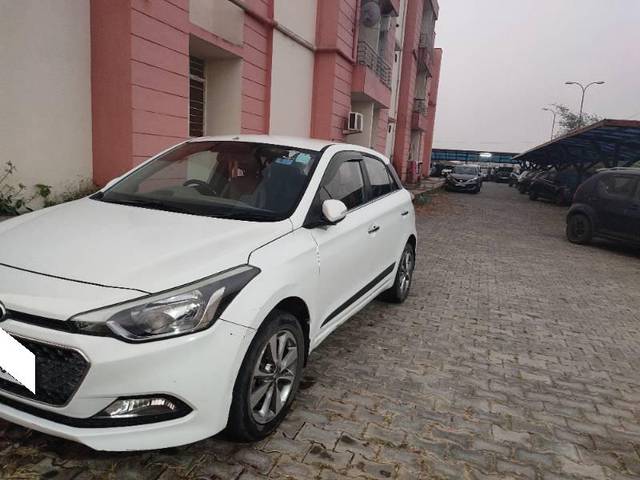 https://images10.gaadi.com/usedcar_image/4256773/original/processed_65bc883b-be0a-4d99-8566-8a602fd2d8c3.jpg?imwidth=6400