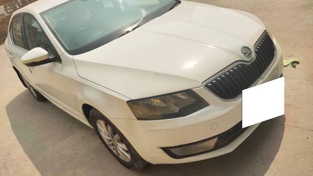 https://images10.gaadi.com/usedcar_image/4256780/original/processed_9d6f4db8-46cd-4ddd-81f1-d2b001d128cb.jpg?imwidth=6400