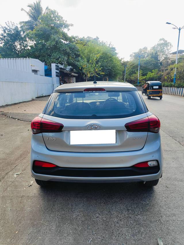 https://images10.gaadi.com/usedcar_image/4256871/original/processed_a40f341295c33527d2c38da0a7cd3ed1.jpg?imwidth=6402