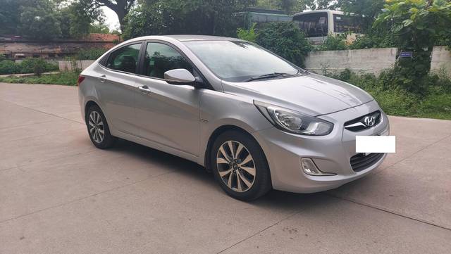 https://images10.gaadi.com/usedcar_image/4256998/original/processed_4091430d5738e2059f7dac702c8fd768.jpg?imwidth=6401