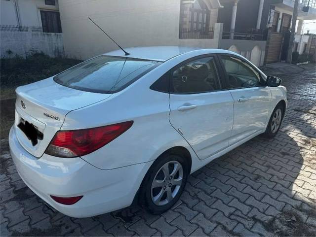 https://images10.gaadi.com/usedcar_image/4256999/original/processed_06d7399f-057c-4286-8cab-1da1ff11d022.jpeg?imwidth=6401