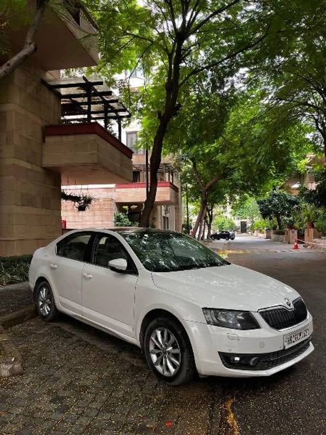 https://images10.gaadi.com/usedcar_image/4257012/original/1f66bb1e3c4c333b4f25514be1738892.jpg?imwidth=6401