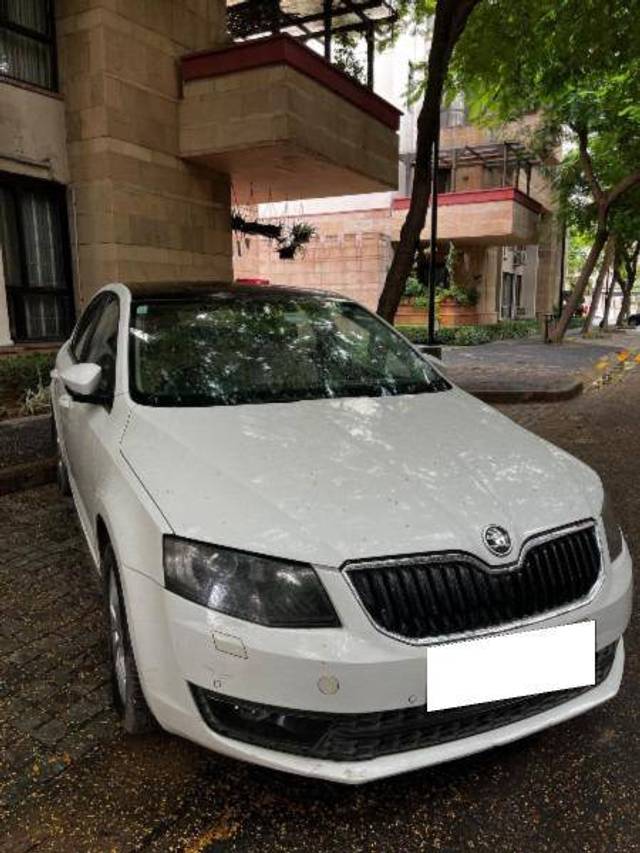 https://images10.gaadi.com/usedcar_image/4257012/original/3e2d1677fecd9d6740c7f24a6b7ed271.jpg?imwidth=6402