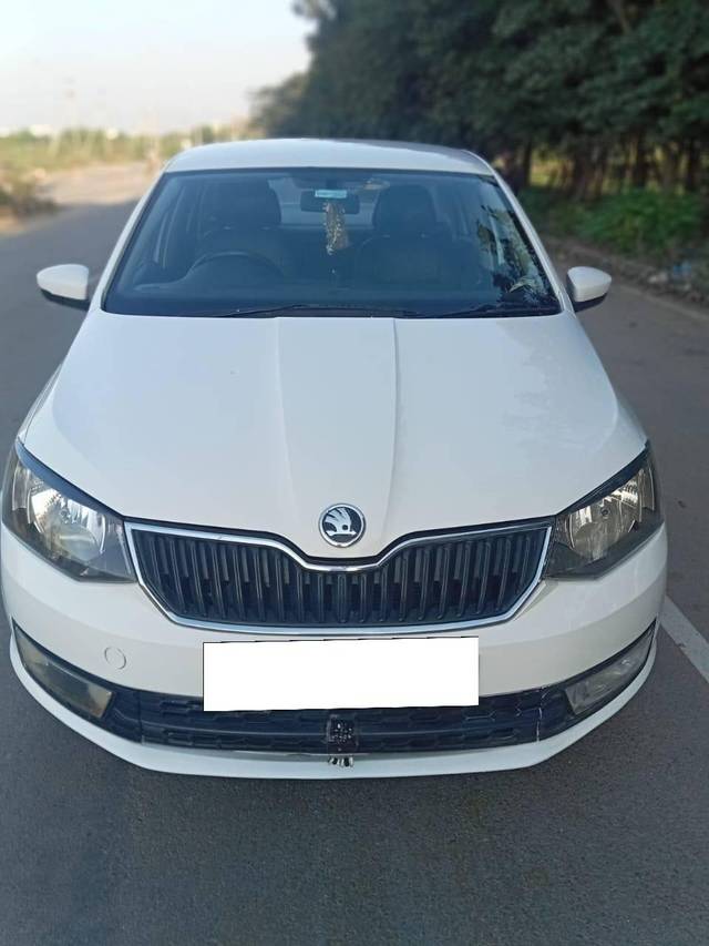 https://images10.gaadi.com/usedcar_image/4257061/original/processed_d411c504b5722efa1e922975716de3cb.jpg?imwidth=6400