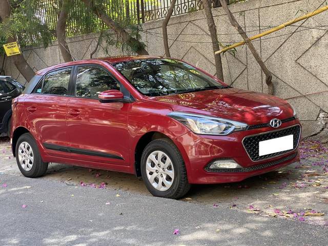 https://images10.gaadi.com/usedcar_image/4257183/original/processed_efd1cd46e099e6f53bc89eef80a5b67f.jpg?imwidth=6400