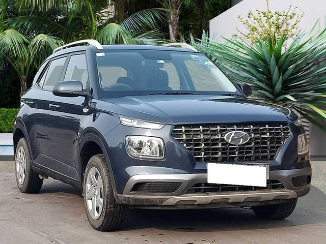 https://images10.gaadi.com/usedcar_image/4257288/original/processed_5967387bc22753fa20fdc7f0ead67539.jpg?imwidth=6400