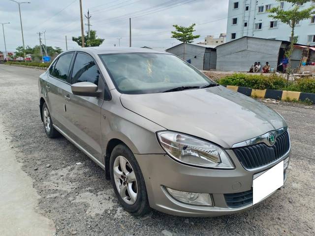 https://images10.gaadi.com/usedcar_image/4257350/original/processed_15a6f6339e867ef6dd301f605195b0a5.jpg?imwidth=6400