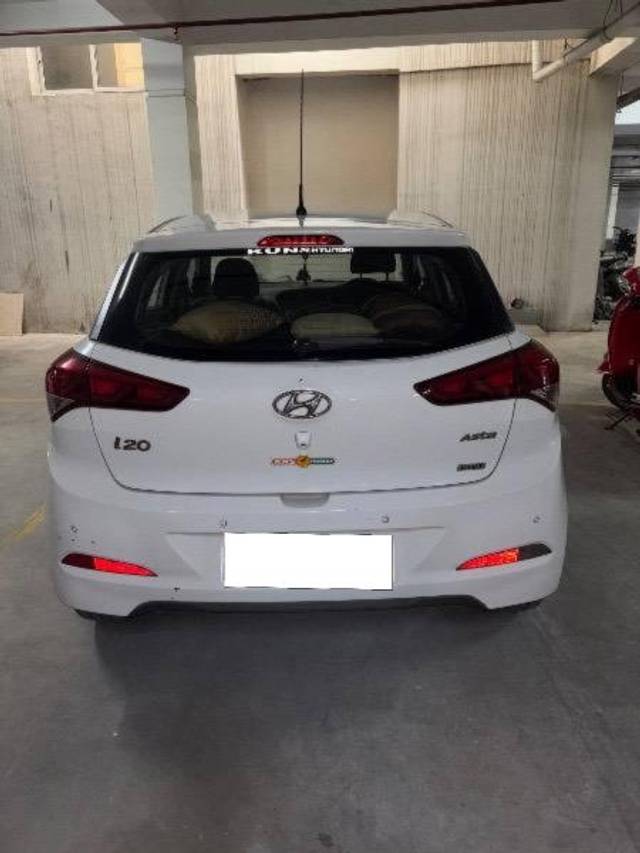 https://images10.gaadi.com/usedcar_image/4257410/original/processed_8b8239d6-6cde-4df2-9061-91b4388ca193.jpeg?imwidth=6402