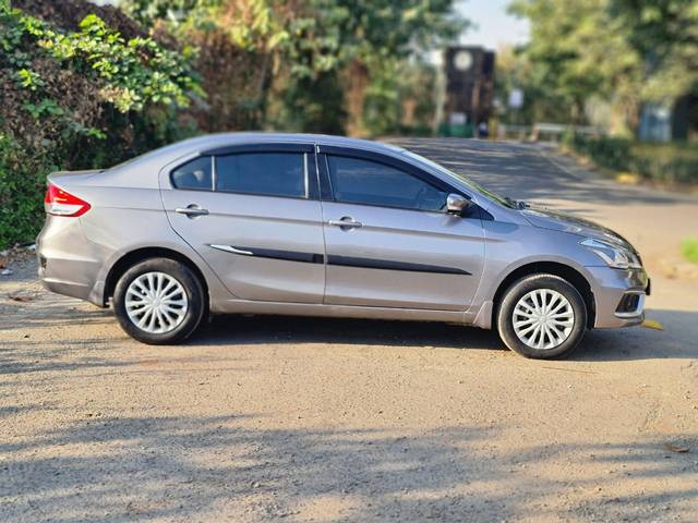 https://images10.gaadi.com/usedcar_image/4257433/original/bec6f59c9ffeed55532e05ebc1ccbc27.jpeg?imwidth=6401