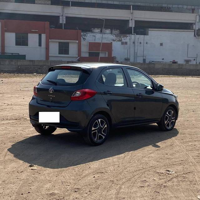 https://images10.gaadi.com/usedcar_image/4257435/original/processed_9c6dac2c9711725619dbe09e1e97aef0.jpg?imwidth=6402