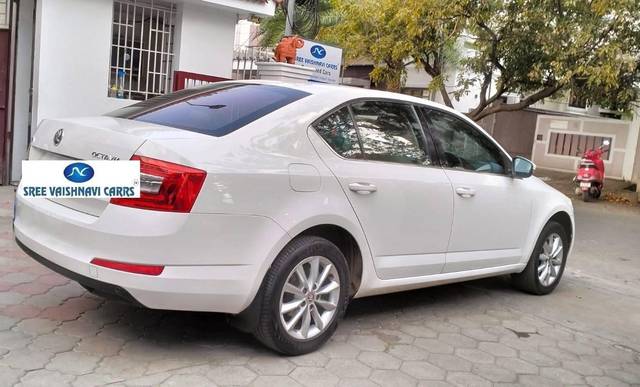 https://images10.gaadi.com/usedcar_image/4257463/original/processed_726feb06fee7ad88049b1842c44fa4b0.jpeg?imwidth=6402