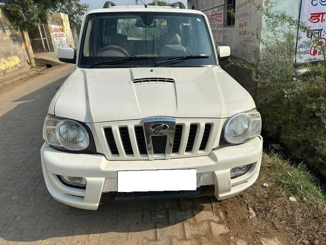 https://images10.gaadi.com/usedcar_image/4257476/original/processed_51716c78-c659-4610-ac7d-3e65b5a79b97.jpg?imwidth=6401