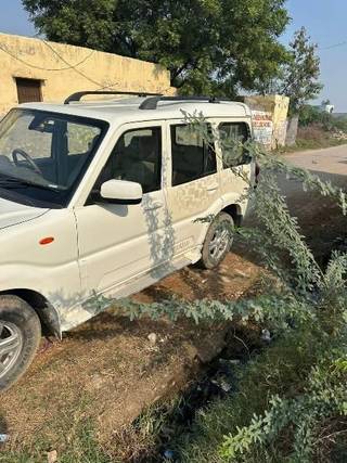 Mahindra Scorpio 2009-2014 Mahindra Scorpio VLX 4WD AIRBAG AT BSIV