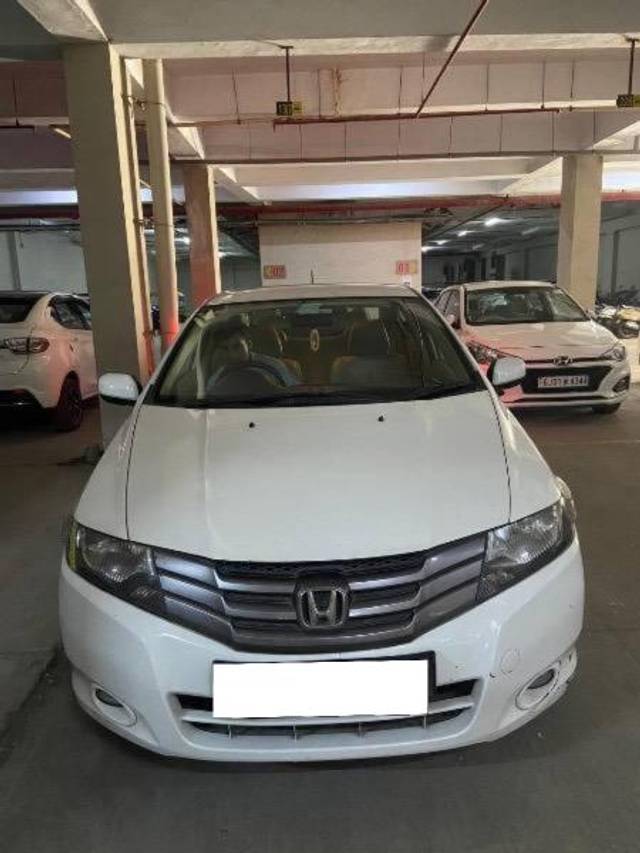 https://images10.gaadi.com/usedcar_image/4257498/original/processed_a22a842d-8803-44f0-856c-2b325cca8cfb.jpg?imwidth=6402