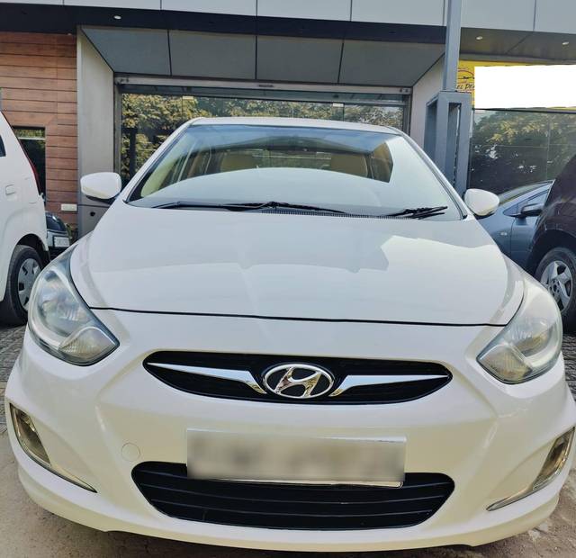 https://images10.gaadi.com/usedcar_image/4257505/original/processed_91387e0d8786084cae867ae335cf79dd.jpg?imwidth=6400