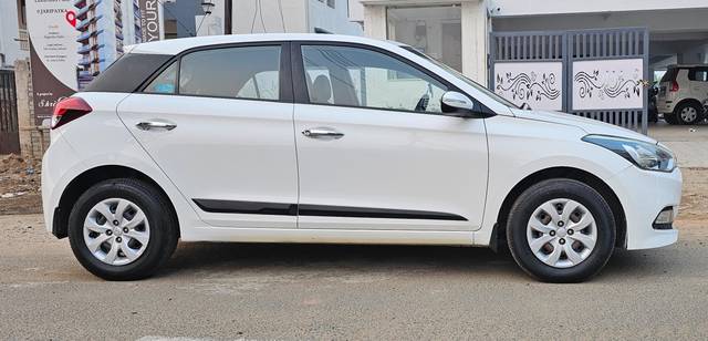 https://images10.gaadi.com/usedcar_image/4257539/original/processed_2a17b87bb25a49fd462e83fde4e06bdb.jpg?imwidth=6401