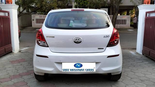 https://images10.gaadi.com/usedcar_image/4257571/original/processed_ede0bb84fe32624d40a18340f9f62929.jpeg?imwidth=6402