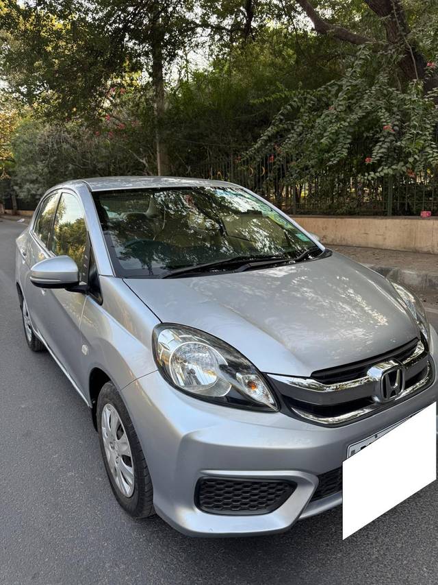 https://images10.gaadi.com/usedcar_image/4257647/original/processed_2970195c6061d7c909ab9300e9868c78.jpg?imwidth=6400