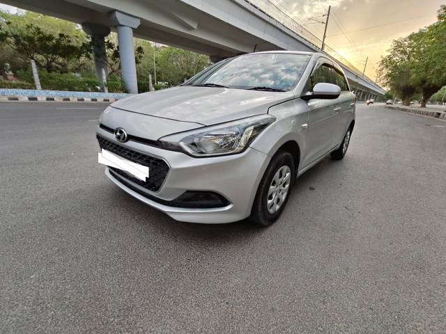 https://images10.gaadi.com/usedcar_image/4257743/original/processed_7719e4c2dd83cfa41061ef11c7804d01.jpg?imwidth=6400